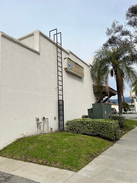More Photos Of 468-480 E San Bernardino Rd, Covina Freestanding For Lease