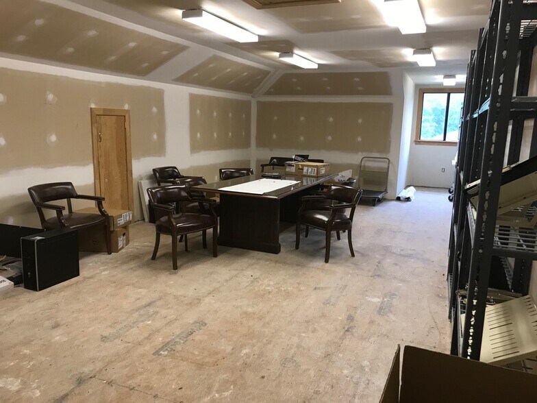 More Photos Of 905 Conference Dr, Greenville Office For Lease