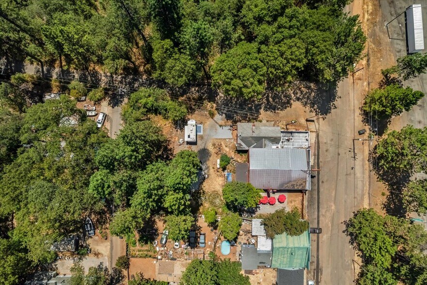 More Photos Of 21375 Main St, Lakehead General Retail For Sale