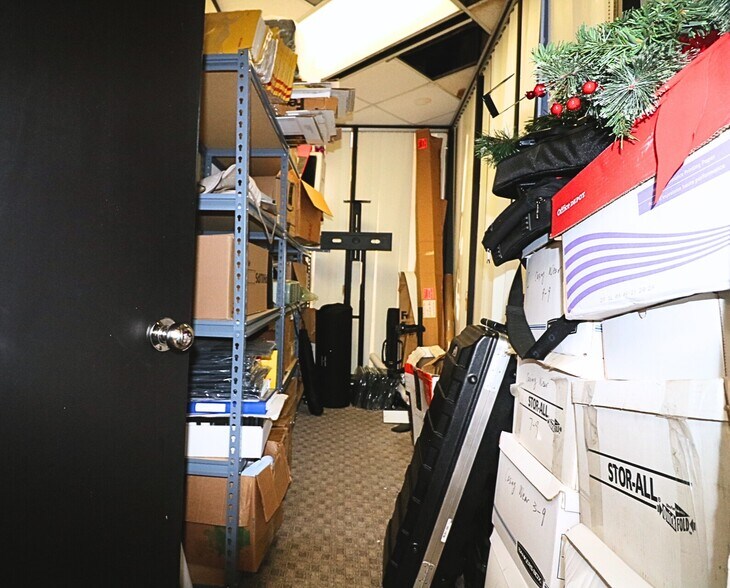 More Photos Of 6100 Corporate Dr, Houston Office For Lease