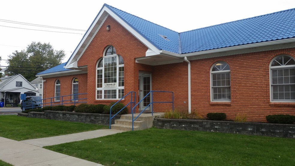 More Photos Of 721 Center Rd, West Seneca Medical For Sale