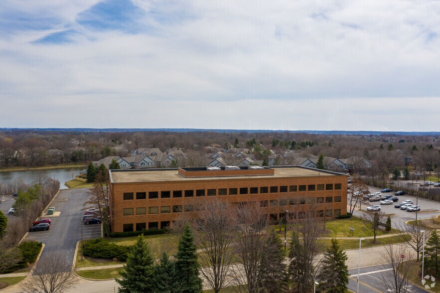 More Photos Of 745 Mcclintock Dr, Burr Ridge Office For Sale