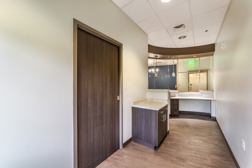 More Photos Of 250 E Basse Rd, San Antonio Medical For Lease