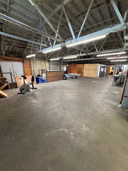 More Photos Of 2702 A St, Tacoma Warehouse For Lease