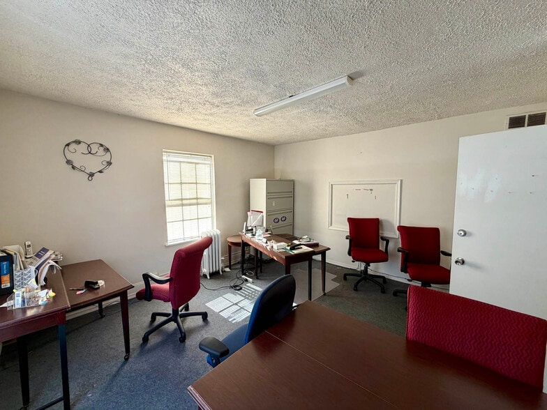 More Photos Of 5209 York Rd, Baltimore Office For Sale