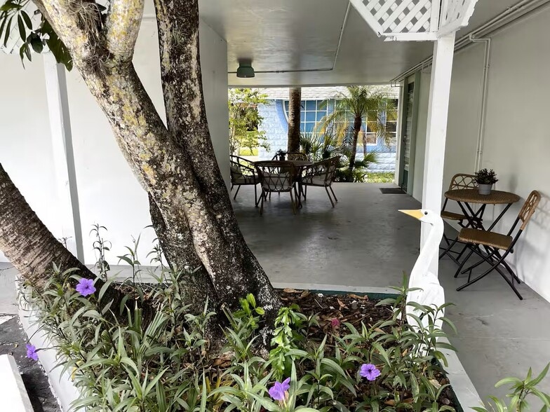 More Photos Of 1064 Broadway, Dunedin Hotel For Sale