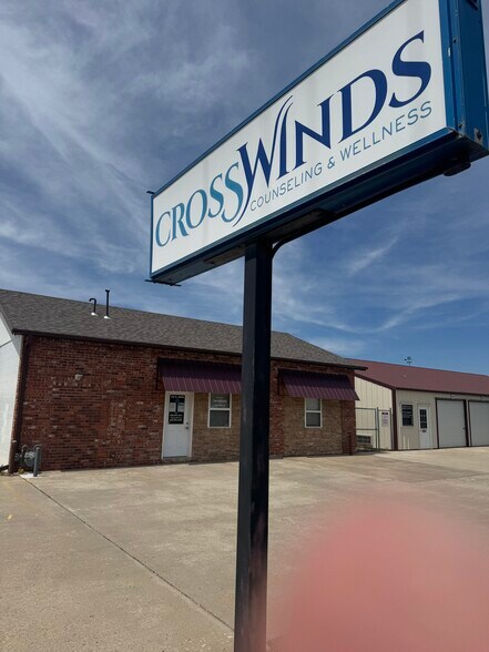 More Photos Of 405 N Union St, Council Grove Office For Lease