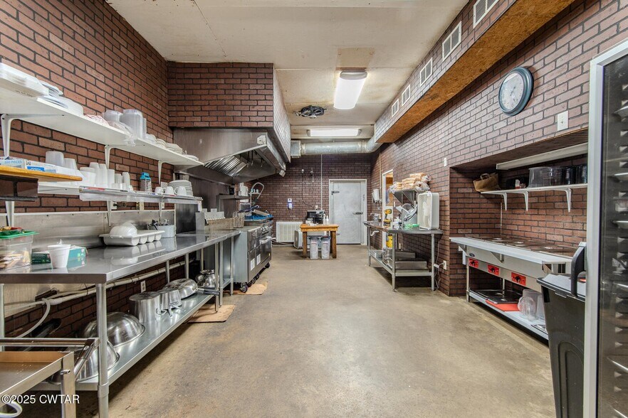 More Photos Of 225 N Front St, Halls General Retail For Sale