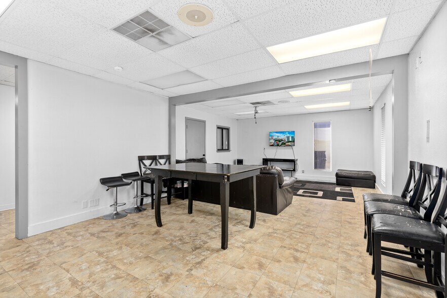 More Photos Of 414 Culebra Rd, San Antonio Light Manufacturing For Lease