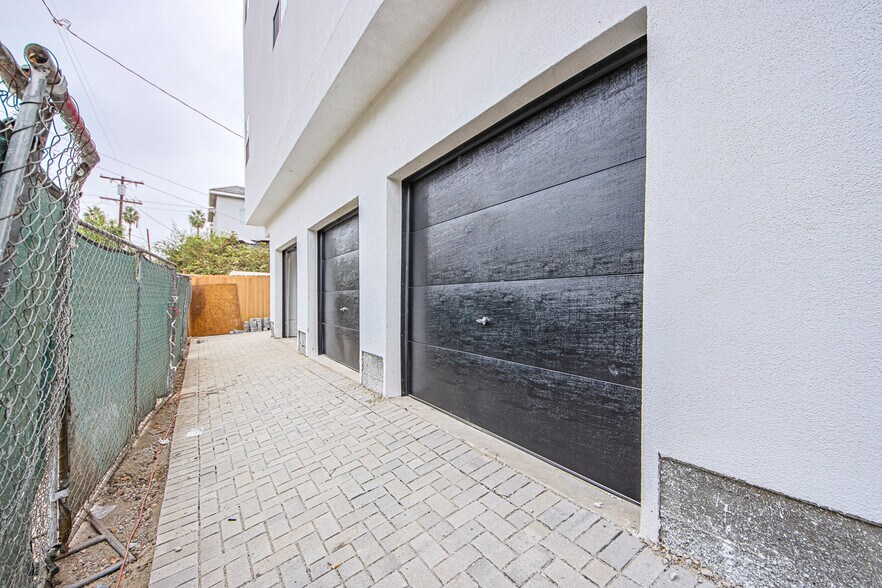 More Photos Of 6461 Woodley Ave, Van Nuys Apartments For Sale