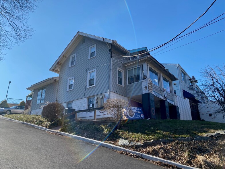 More Photos Of 7010 Westmoreland Ave, Takoma Park General Retail For Sale