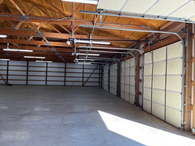 More Photos Of 3222 Commerce Dr, Newburgh Warehouse For Lease