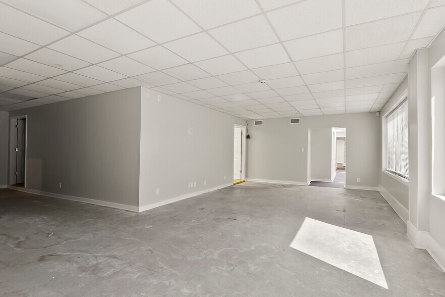 More Photos Of 2300 2nd Ave E, Tuscaloosa Office For Sale