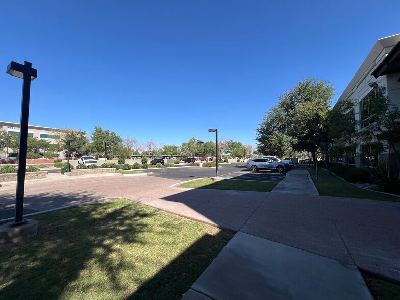 More Photos Of 5701 W Talavi Blvd, Glendale Office For Lease