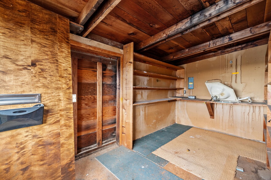 More Photos Of 4051-4061 N Highway 101, Eureka Warehouse For Sale