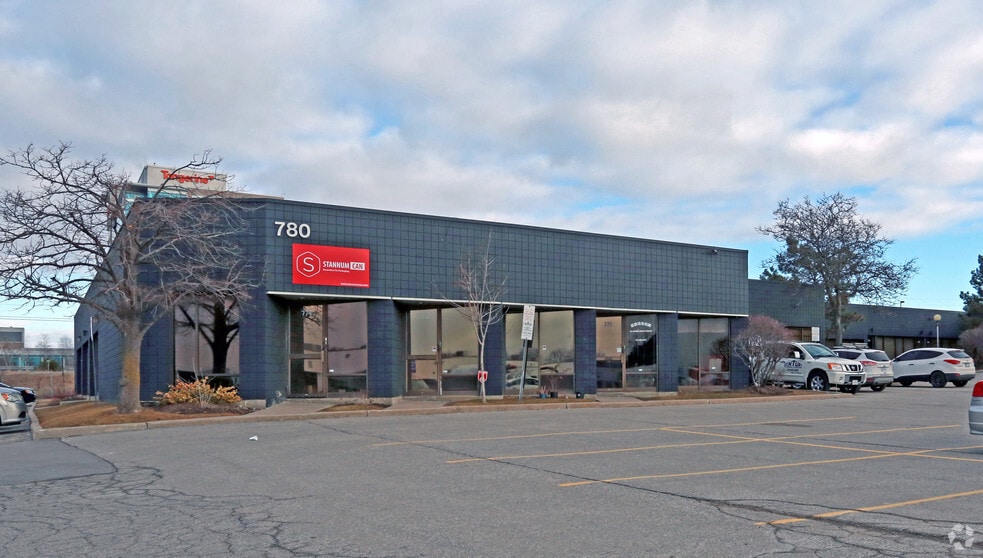 More Photos Of 700-780 Gordon Baker Rd, Toronto Warehouse For Lease