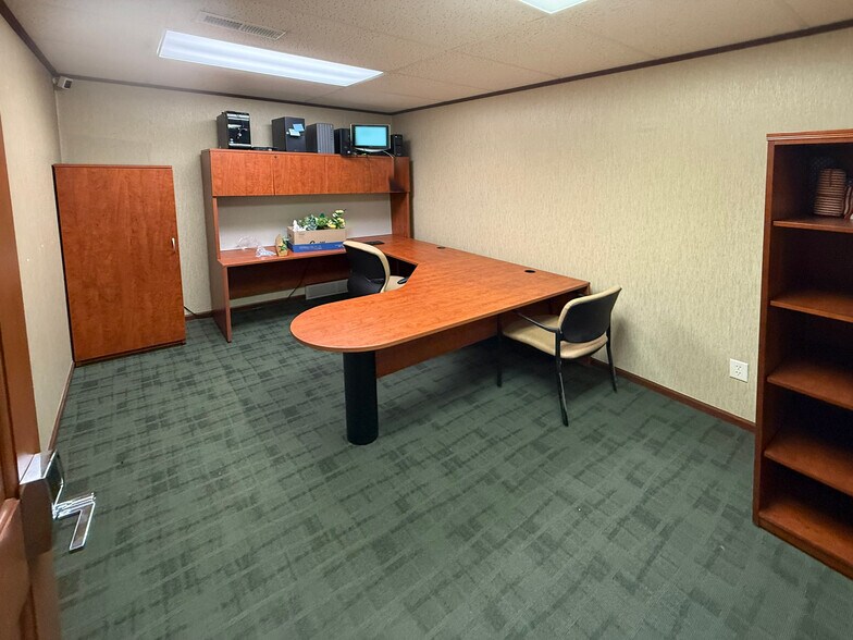 More Photos Of 5090-5096 Lovers Ln, Kalamazoo Office For Sale