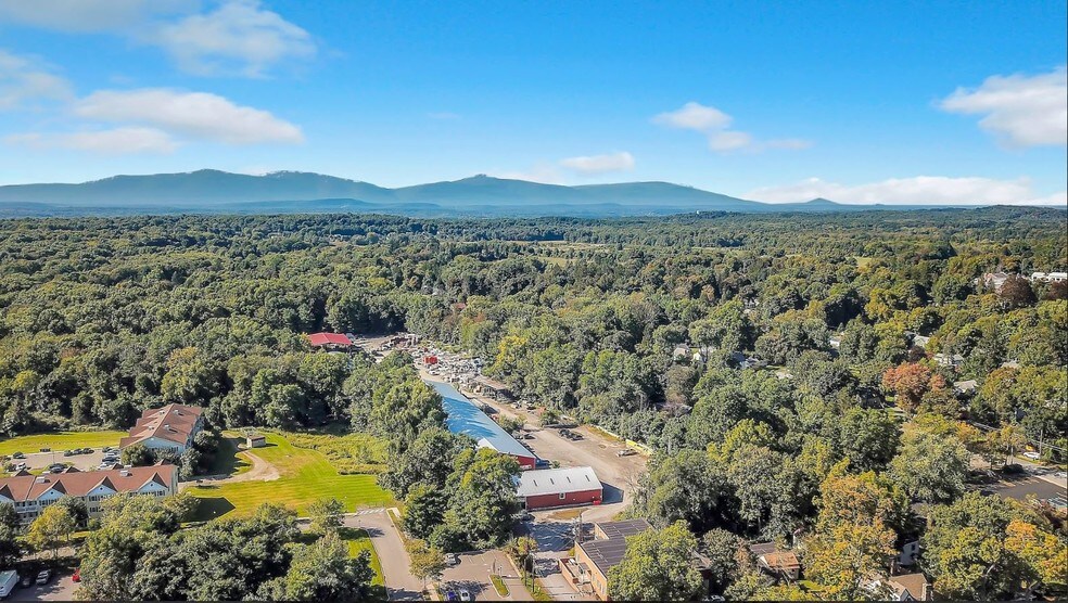 More Photos Of 15-45 Ocallaghan Ln, Red Hook Warehouse For Lease