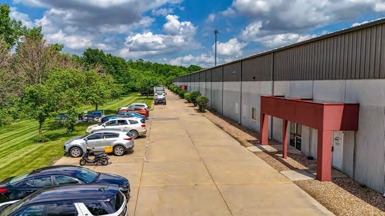 More Photos Of 3110 Prairie Valley Ct SW, Cedar Rapids Distribution For Lease