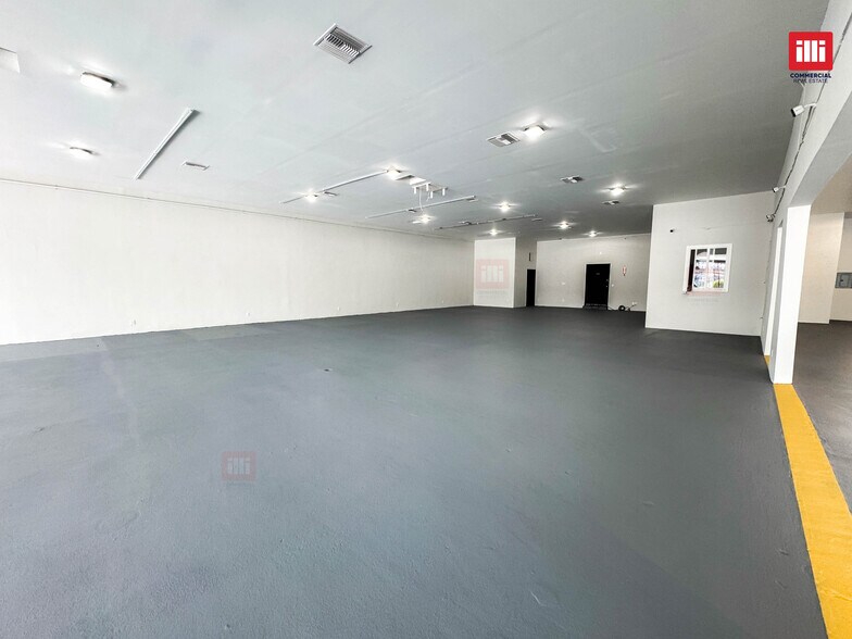 More Photos Of 18567-18573 Sherman Way, Reseda Storefront Retail Office For Lease