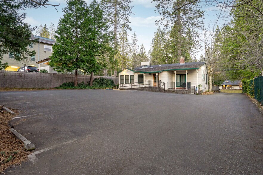 More Photos Of 825 Zion St, Nevada City Office For Sale
