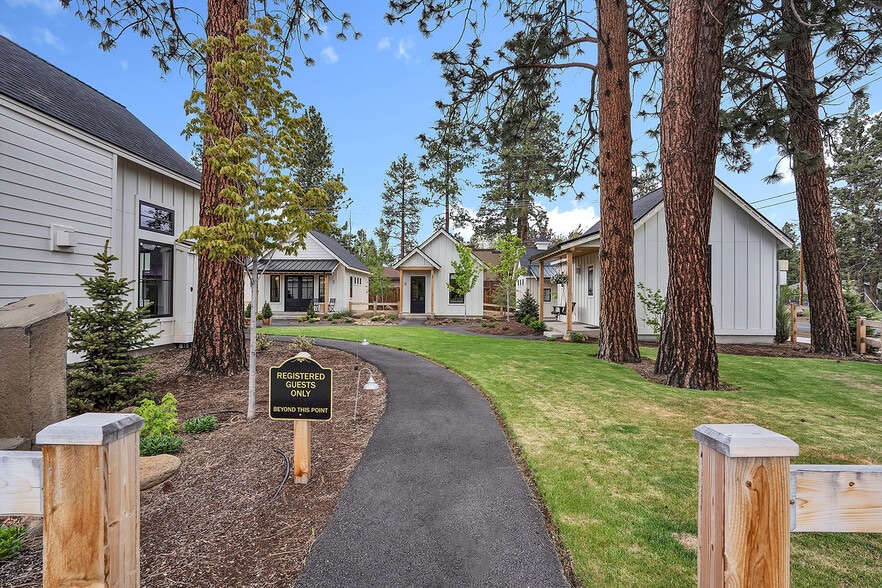 More Photos Of 560 E Main Ave, Sisters Hotel For Sale