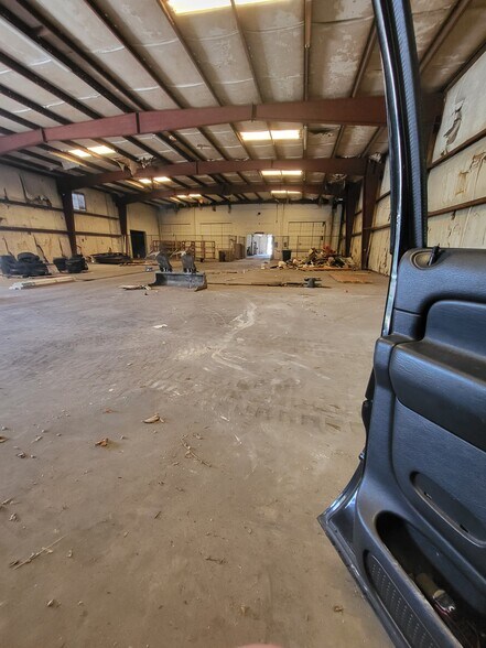 More Photos Of 200 Lameuse St, Biloxi Warehouse For Lease