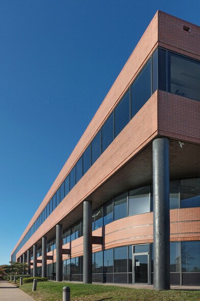 More Photos Of 13135 Lee Jackson Hwy, Fairfax Office For Lease