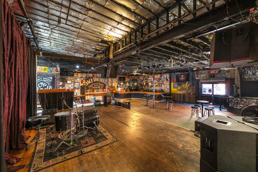 More Photos Of 1812 N 17th St, Tampa Bar For Lease