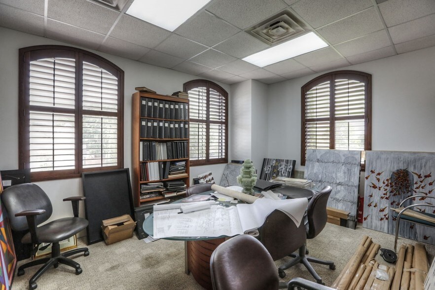More Photos Of 5905 Winsome Ln, Houston Office For Sale
