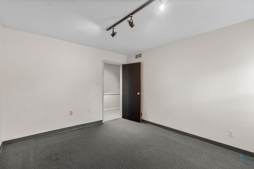 More Photos Of 300 Allegheny Ave, Towson Office For Sale