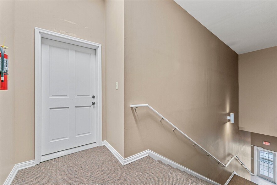 More Photos Of 728 College St, Bowling Green Office For Sale