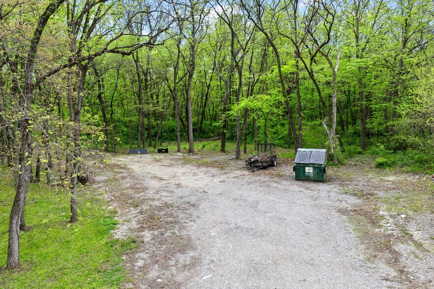 More Photos Of 11155 Hubbard Rd, Kansas City Flex For Sale