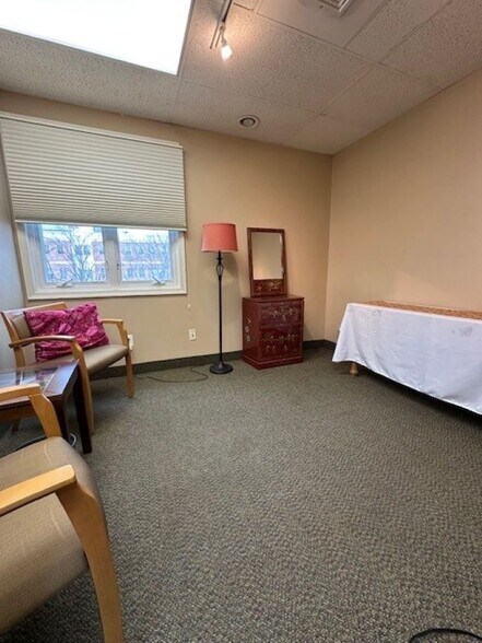 More Photos Of 3921-3951 University Dr, Fairfax Office For Lease