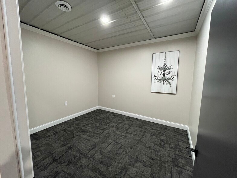 More Photos Of 1655 Plett Rd, Cadillac Office Residential For Lease