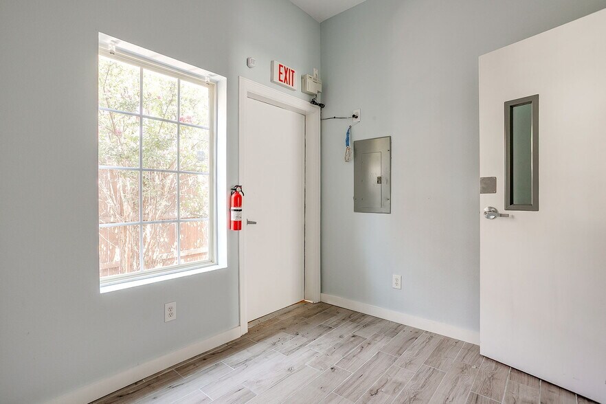 More Photos Of 11751 Alta Vista Rd, Fort Worth Medical For Lease