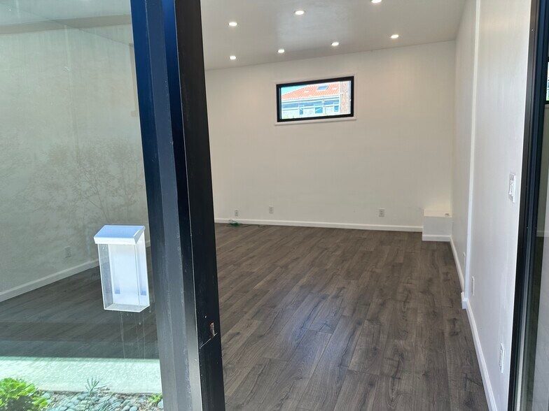 More Photos Of 3601-3609 1/2 W Magnolia Blvd, Burbank Storefront Retail Office For Lease