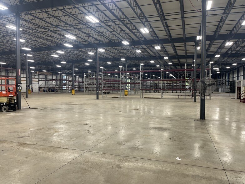 More Photos Of 4045 Korona Ct SE, Caledonia Warehouse For Lease