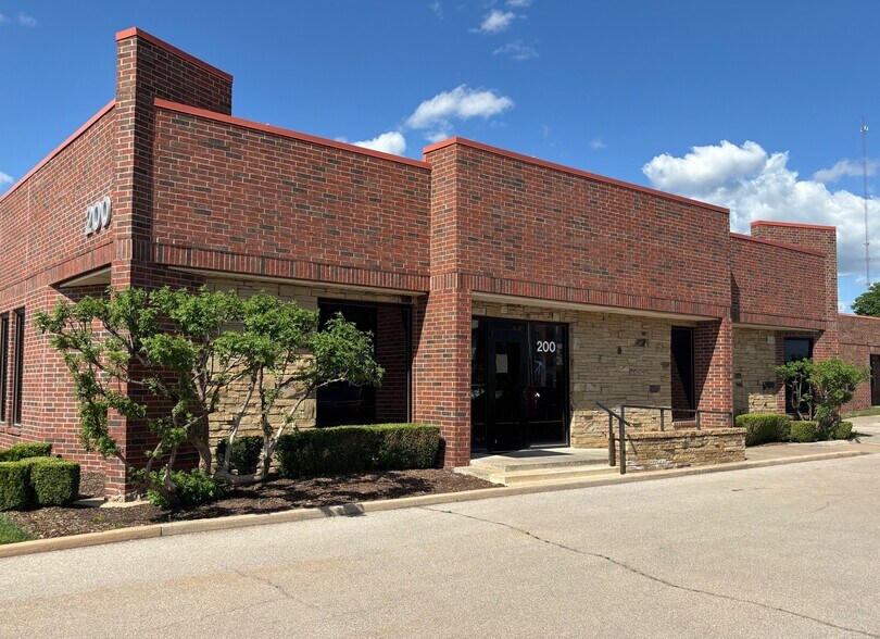 More Photos Of 7100 N Classen Blvd, Oklahoma City Medical For Sale