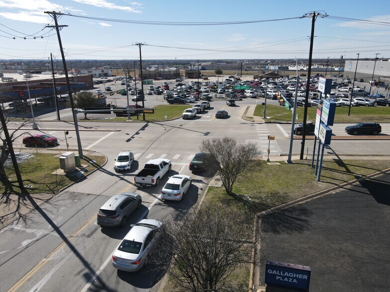 More Photos Of 809 Gallagher Dr, Sherman General Retail For Sale