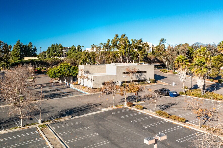 More Photos Of 145 Thunder Dr, Vista Medical For Lease
