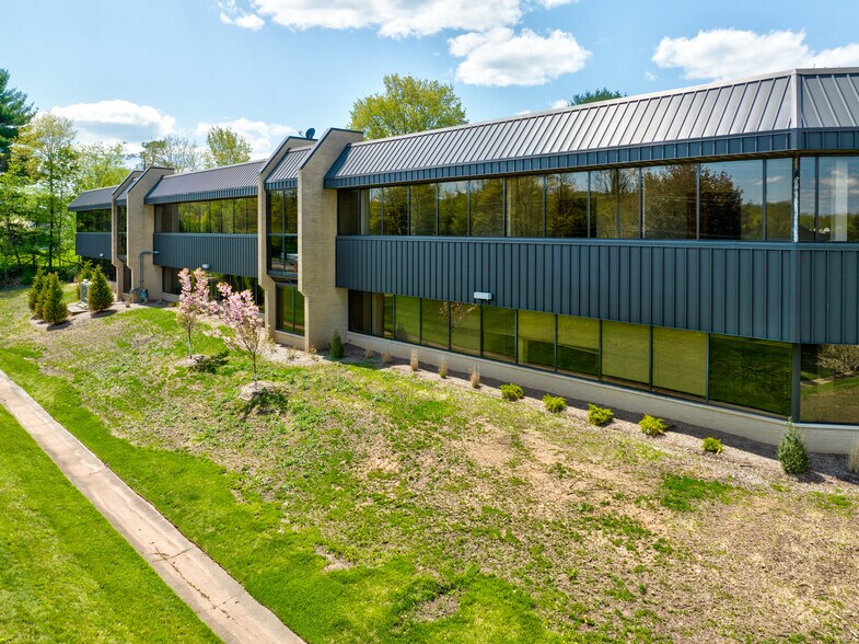 More Photos Of 67 Mountain Blvd, Warren Office For Lease