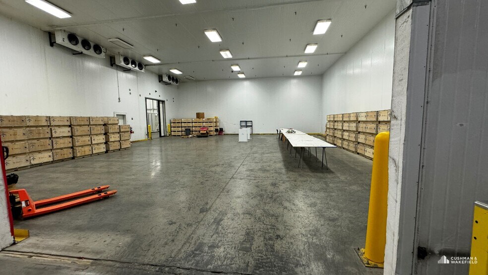 More Photos Of 31815 Great Western Dr, Windsor Manufacturing For Lease