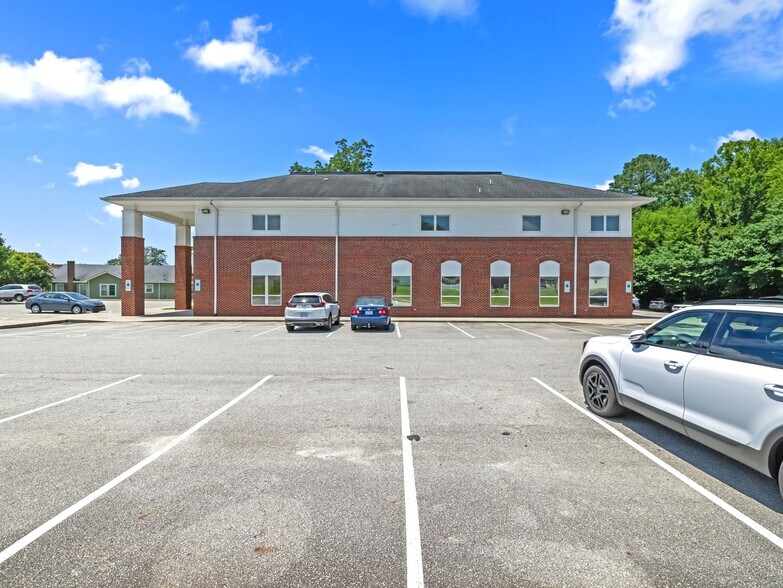 More Photos Of 417 Vance St, Clinton Medical For Sale