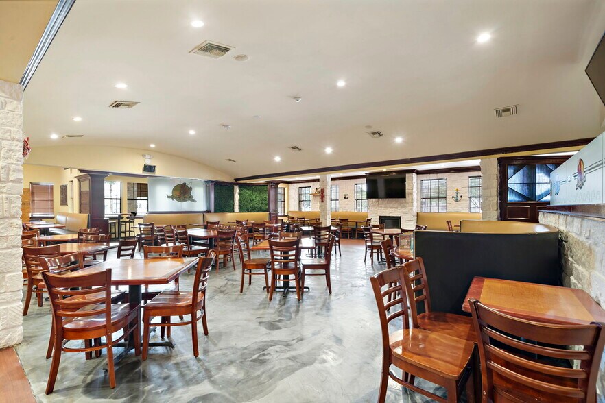 More Photos Of 2320 NASA Pky, Seabrook Restaurant For Sale