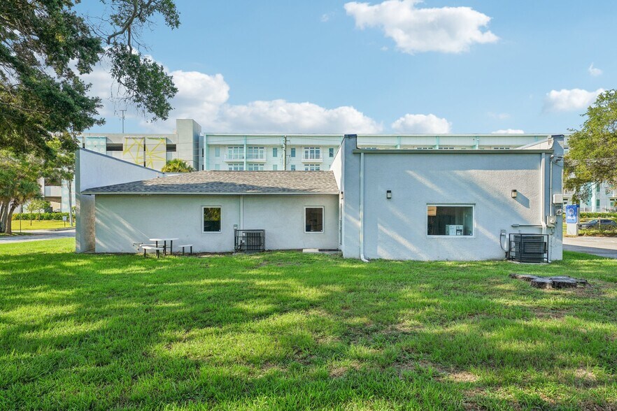 More Photos Of 3209 30th Ave S, Saint Petersburg Office For Lease