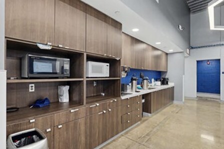 More Photos Of 6280 NE 14th St, Des Moines Warehouse For Sale