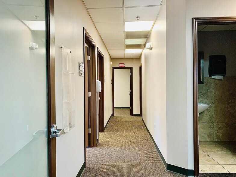 More Photos Of 5700 W Olive Ave, Glendale Medical For Lease