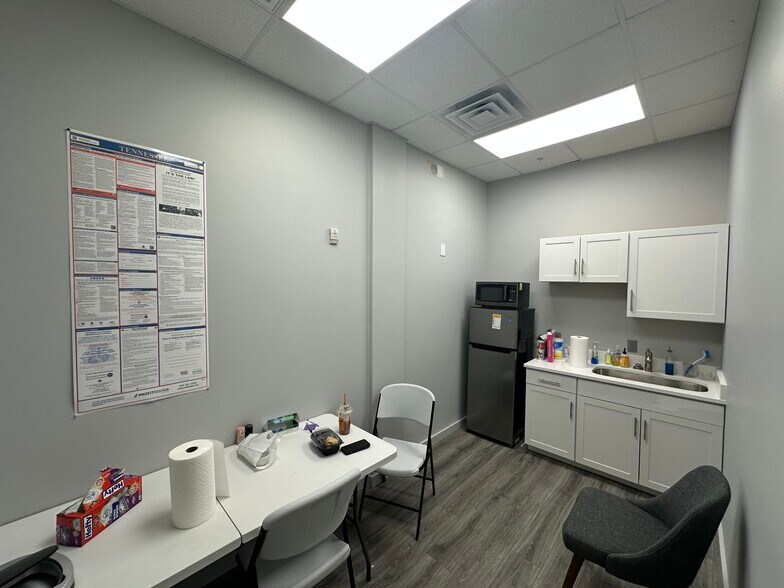 More Photos Of 11651-11657 Parkside Dr, Knoxville Freestanding For Lease