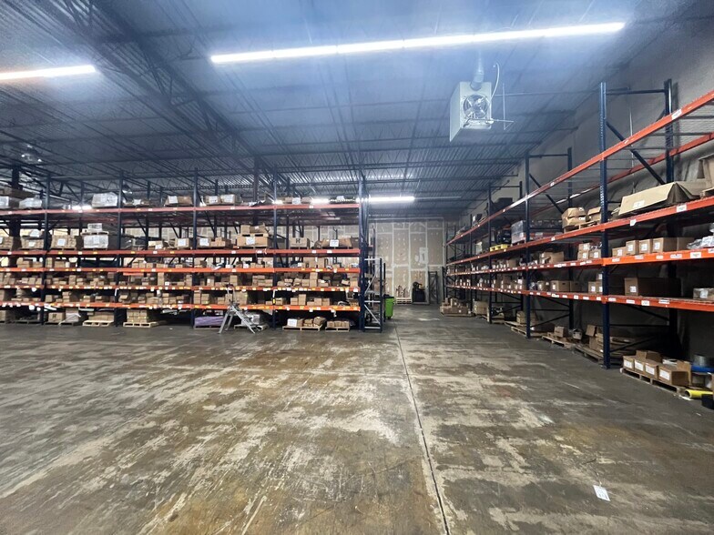 More Photos Of 4130-4150 Will Rogers Pky, Oklahoma City Warehouse For Lease